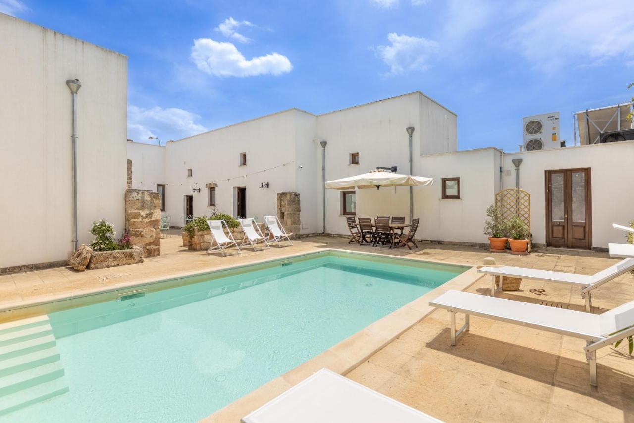 ラーカレ Courtyard With Poolヴィラ エクステリア 写真